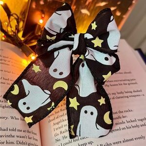 Glow-In-The-Dark Bow Bookmark